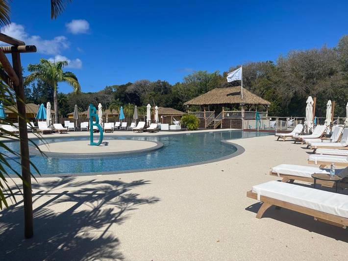 Appartement de vacances pour 4 personnes, avec jardin et piscine