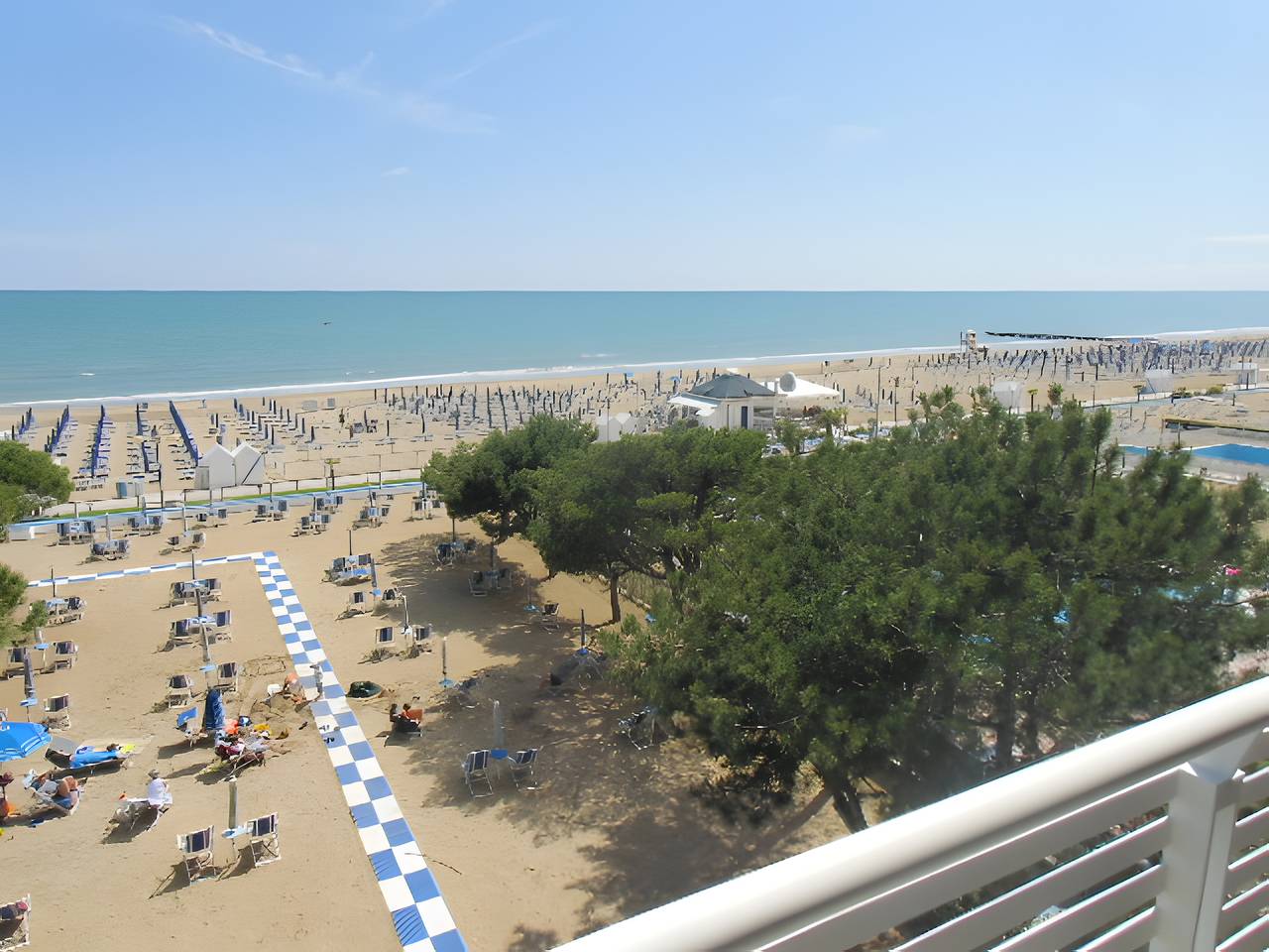 Entire apartment, Apartment 'Brioni' with Sea View, Private Terrace and Balcony in Lido di Jesolo, Jesolo