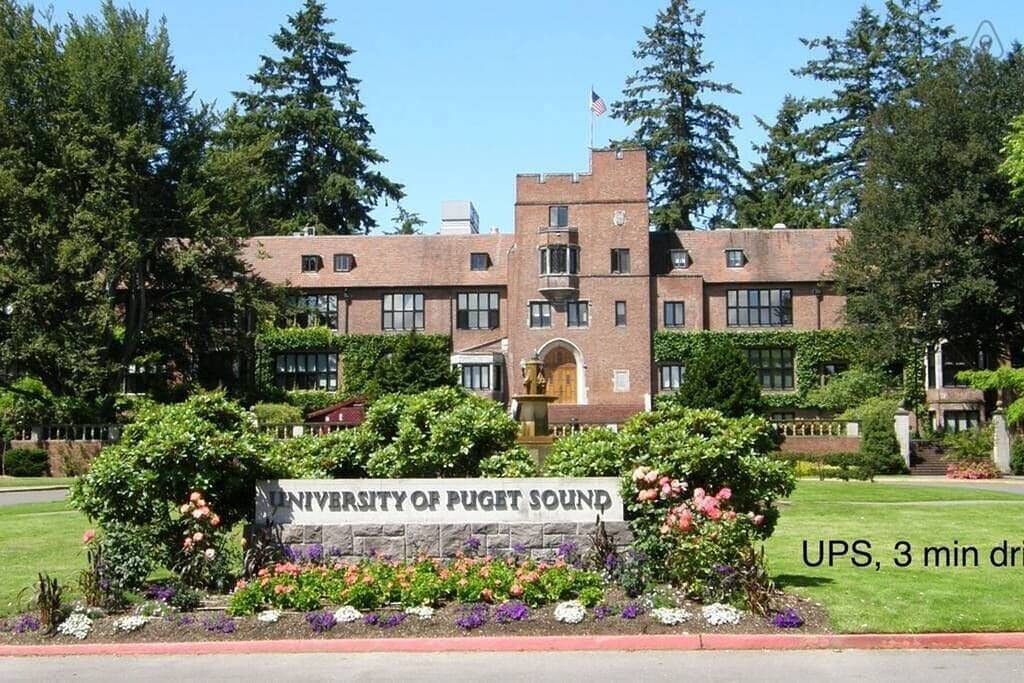 Ganze Wohnung, Meerblick, Whirlpool-Badewanne, gehobenes historisches Viertel in Tacoma, Pierce County