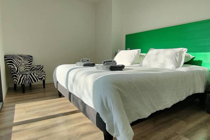 Location de vacances pour 8 personnes, avec jardin à Mercuer - 3