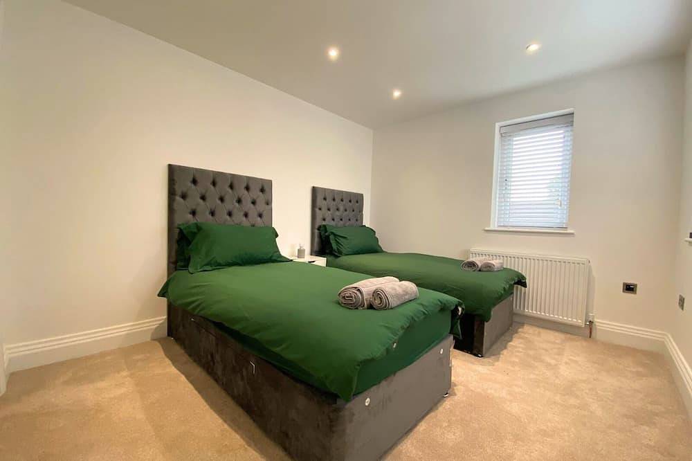 Elegant 2-Bed, 2.5-Bath retreat with a dedicated Office. in Leeds, West Yorkshire