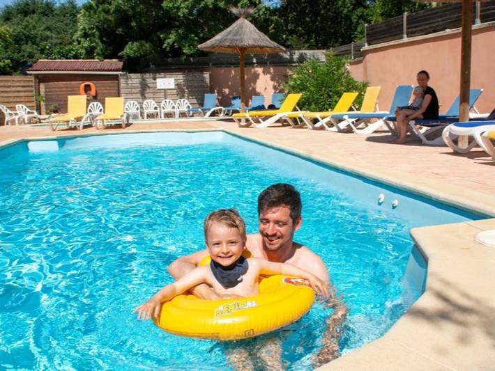 Mobil home pour 6 personnes, avec jacuzzi et bassin pour enfant à Saignon - 2