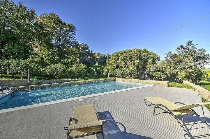 Ferienhaus für 4 Personen, mit Balkon und Garten sowie Pool