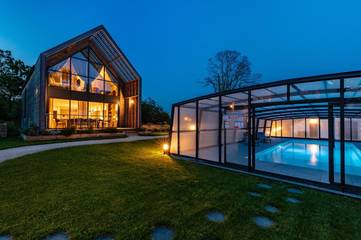 Cottage pour 7 personnes, avec piscine et jardin à Tréméoc