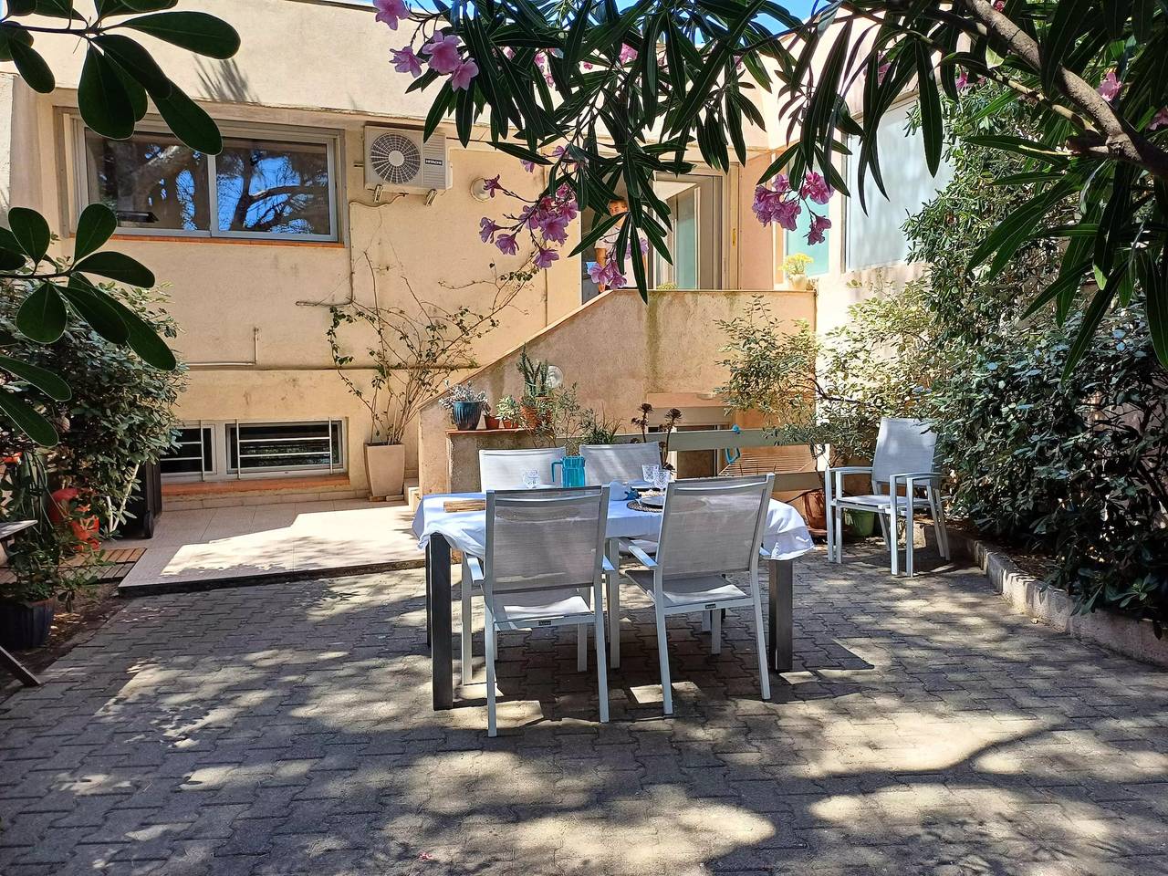Entire apartment, Air-conditioned apartment sea view 4 rooms 5 people - Prestige in Sanary-sur-Mer, Toulon region