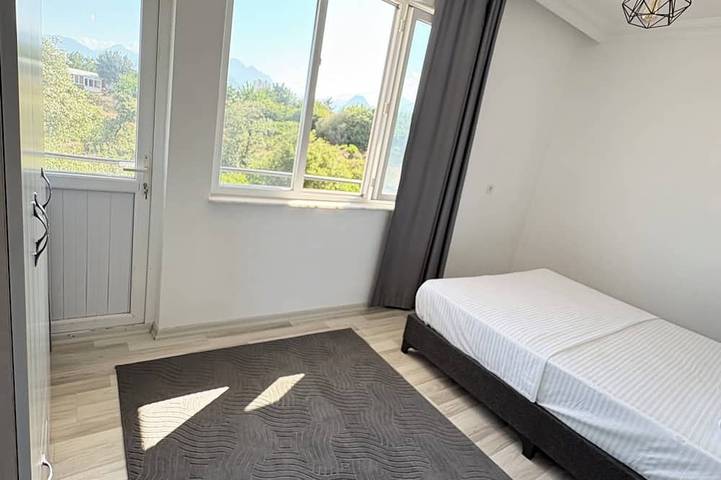 Ganze Wohnung, Well-located, spacious 1+1 apartment close to the sea in Antalya, Provinz Antalya