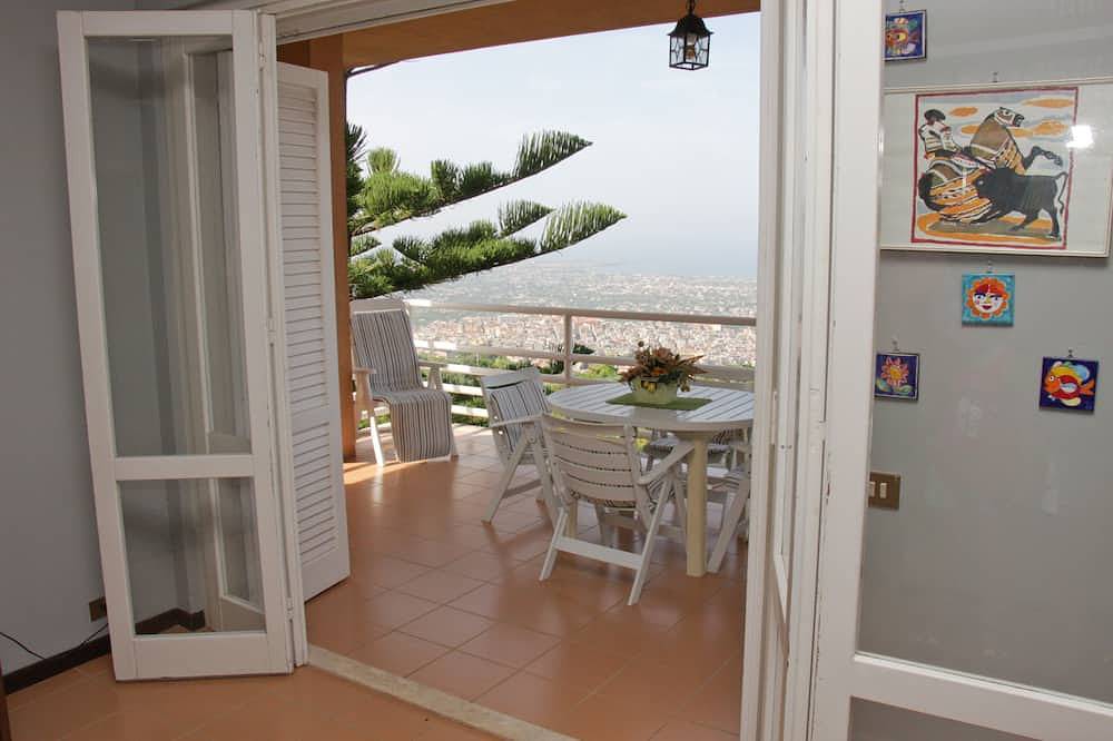 Villa Lomarchi Holiday Home in Carini, Palermo Province
