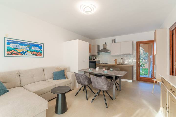 Ganze Wohnung, Ferienwohnung 'Finestra sul Parco' mit privater Terrasse, WLAN und Klimaanlage in Olbia, Costa Smeralda