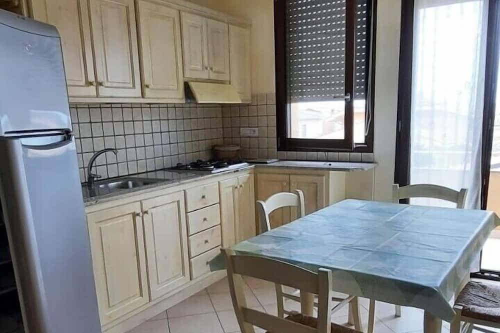 Apartamento entero, Large two-room apartment on the first floor, with balcony and bathroom. in Cabras, Stagno di Càbras