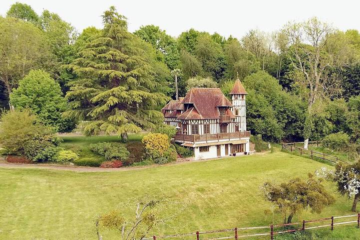 Location de vacances pour 8 personnes, avec Balcon ainsi que Jacuzzi et Jardin à Bonneville-la-Louvet