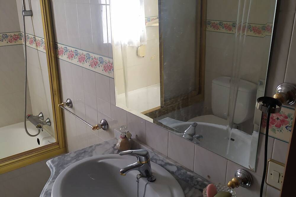 Private Double Room in Toledo Vacation Home in Toledo, Toledo Province