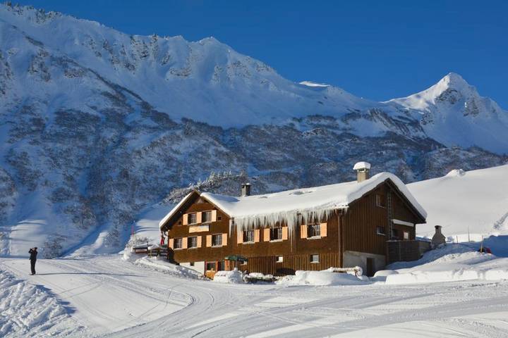 Ferienhaus für 18 Personen, mit Terrasse und Garten sowie Sauna und Ausblick in Fontanella