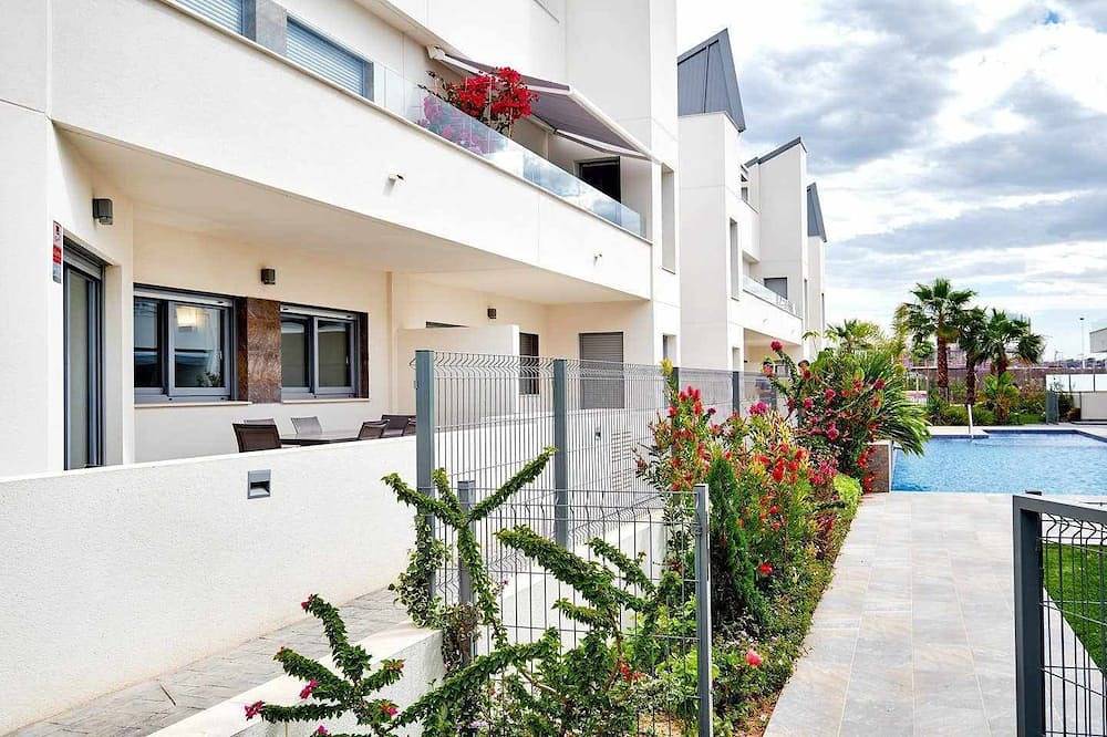 Entire apartment, Villa Amalia 43 - Ground floor with garden in Mar Azul Torrevieja, Torrevieja