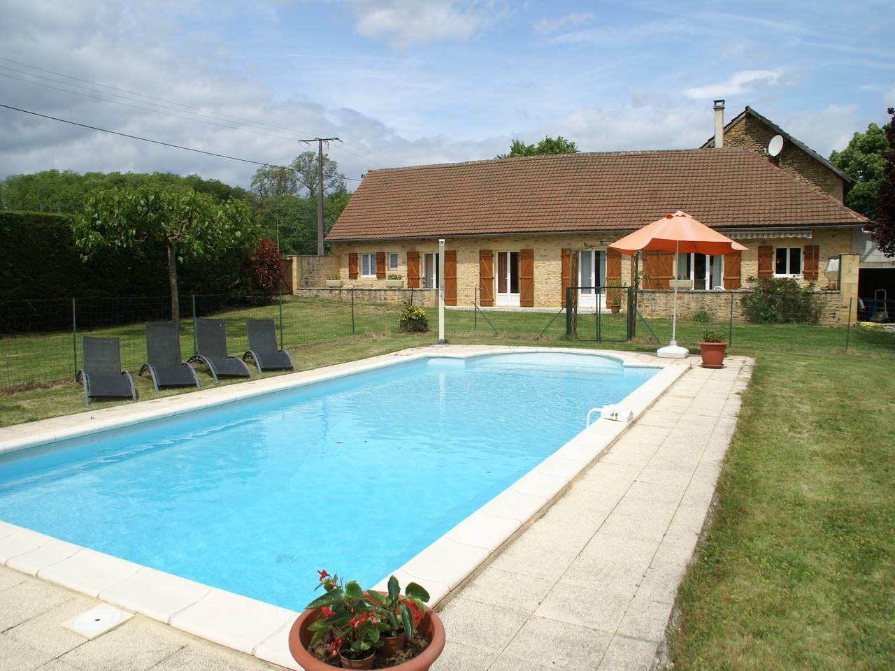 Maison de vacances avec piscine et jardin clos in Besse, Périgord Noir