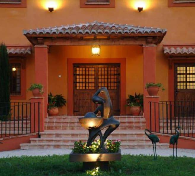 Casa rural para 40 personas, con Jacuzzi y Terraza además de Jardín y Piscina en Valdeverdeja
