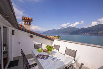 Gîte pour 6 personnes, avec terrasse et vue sur le lac, adapté aux familles dans Menaggio