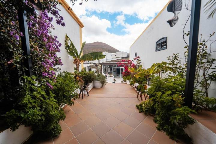 Alojamiento y desayuno para 3 personas, con jacuzzi y sauna además de jardín y piscina, Se admiten mascotas en Lanzarote - 4