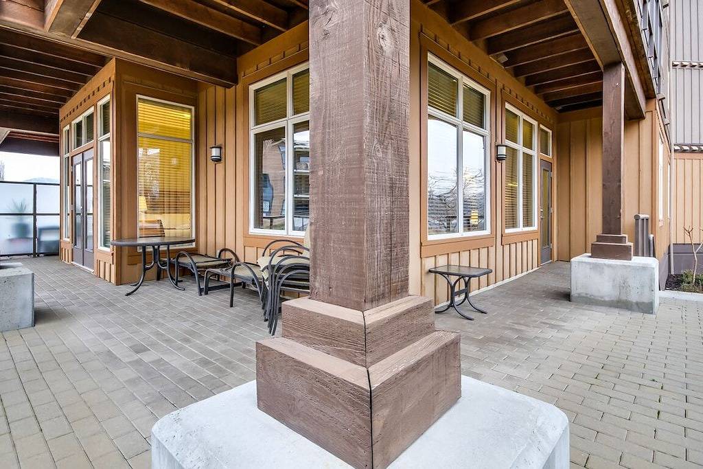 Ganze Wohnung, The Cove Lakeside, private grnd flr w/ large covered deck, lake, park, mtn view in West Kelowna, Crystal Mountain