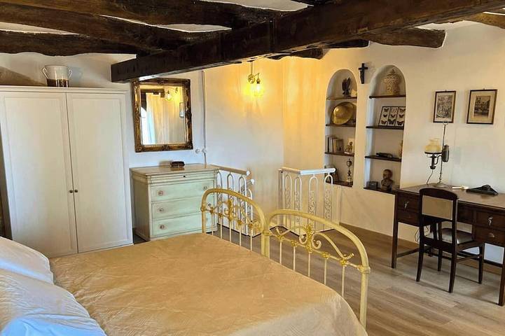 Apartamento entero, Historic Calabrian Clifftop Apartment with Panoramic Sea Views in Amantea, Provincia de Cosenza