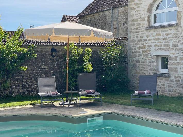 Location de vacances pour 8 personnes, avec jardin et piscine à Gigny - 3