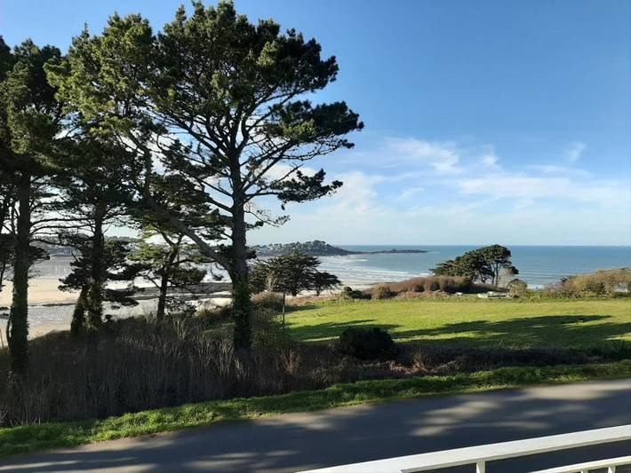 Appartement de vacances pour 4 personnes, avec vue ainsi que piscine et jardin