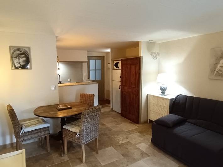 Gîte pour 2 personnes, avec terrasse ainsi que piscine et jardin à Lorgues - 2