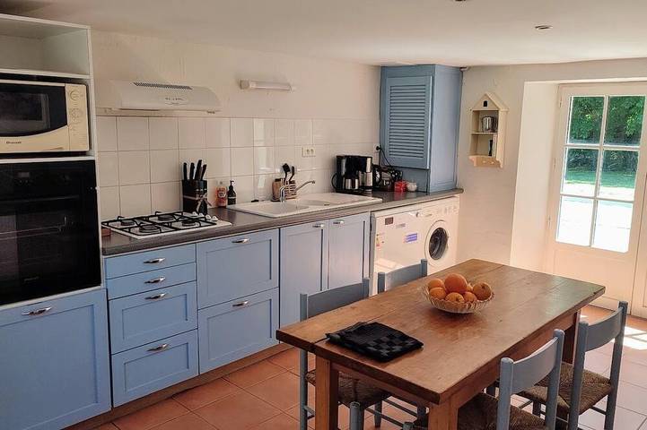 Gîte pour 10 personnes, avec jardin et terrasse à Bourneau - 2