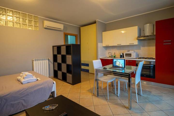 Gîte pour 3 personnes, avec vue et balcon à Leinì - 2