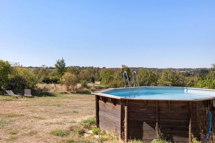 Gîte Grand-mère avec climatisation, piscine privée, terrasse privée et Wi-Fi in Région d'Aubussargues