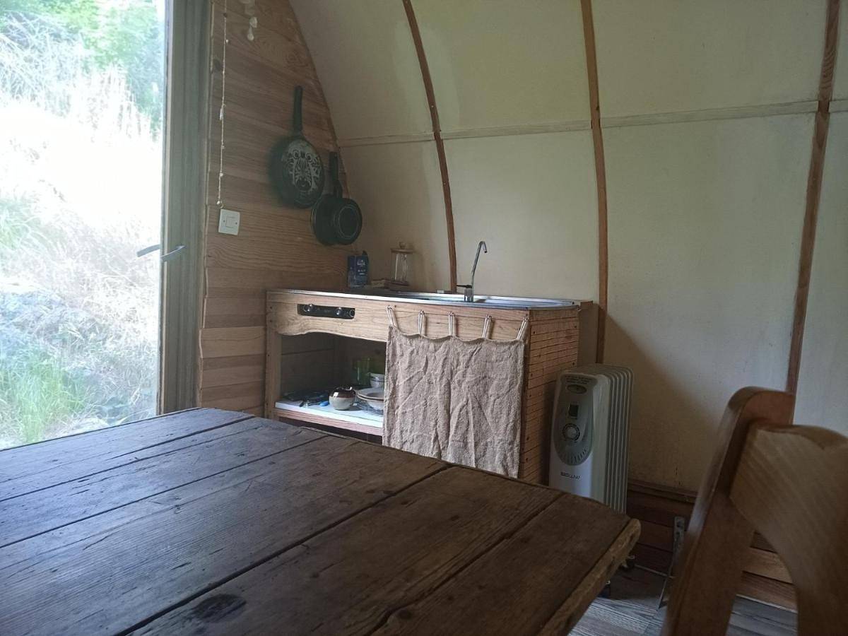 Cabane écologique au bord de l'eau in Laboule, Parc naturel régional des Monts d'Ardèche