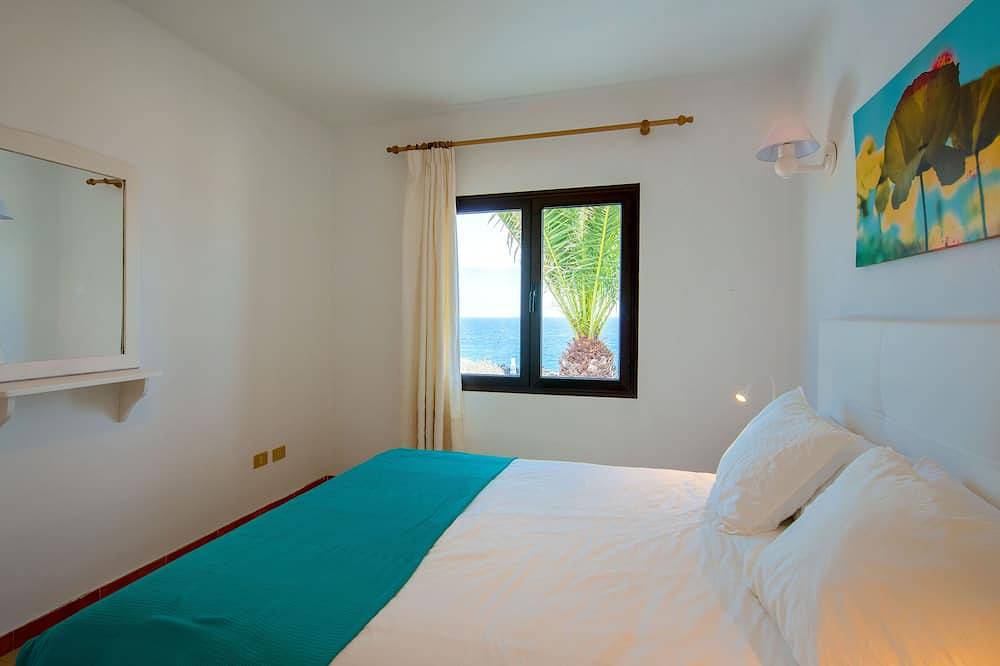 Reyes Natur - Villa on the seafront in Charco del Palo, Haría