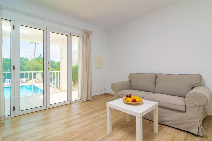 Entire holiday apartment, Ona 1 - Lovely apartment with shared swimming pool and free Wifi in Cala d'Or, Santanyí