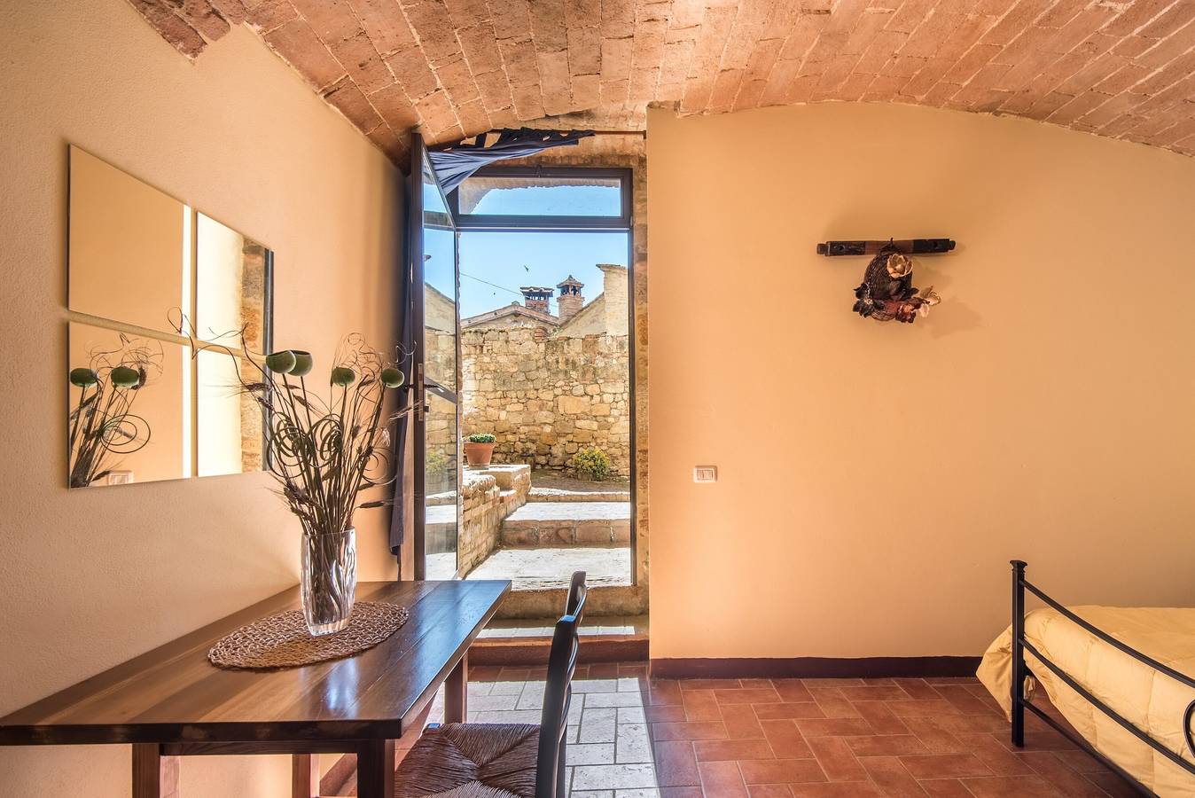Appartamento intero, Appartamento di vacanza "Arianna" con terrazza e Wi-Fi in Colle di Val d'Elsa, Siena e dintorni