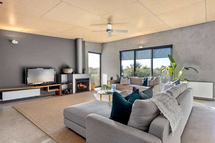 Holiday home for 16 people, with garden and terrace, with pets in Melbourne