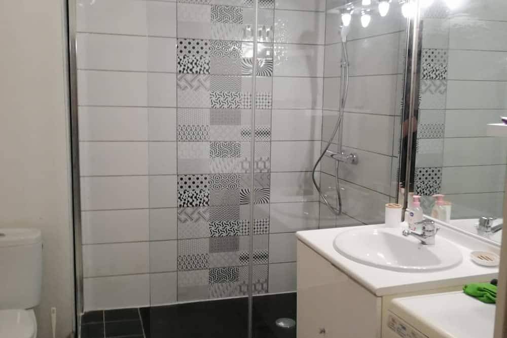 Entire apartment, T1 apartment for weekly rental (60m2) Méze 15 \"from Balaruc and Sete in Mèze, Côte d'Améthyste