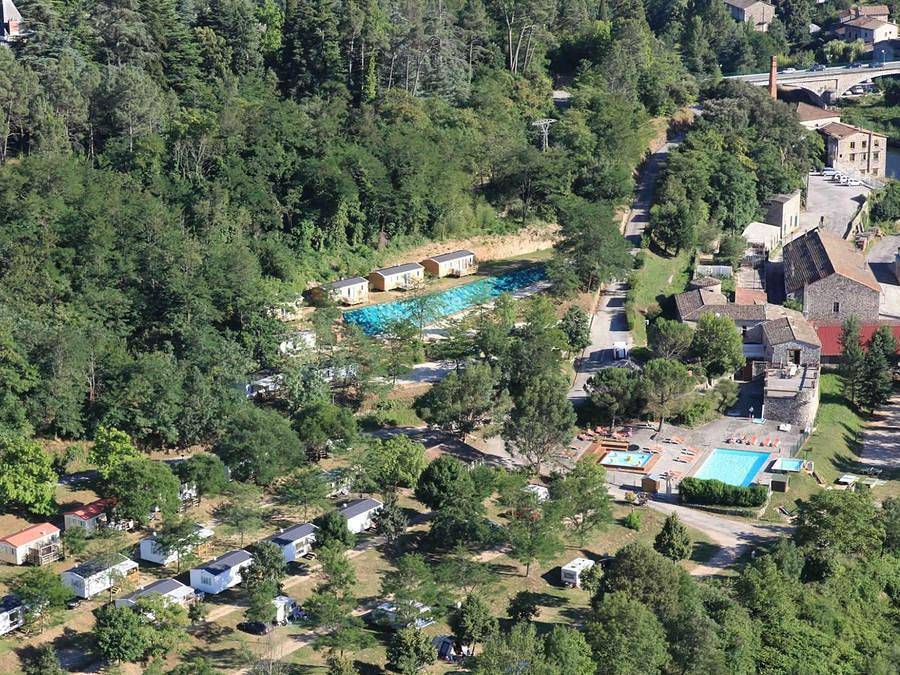 Flower Camping Le Mas de Champel  - Tente en toile et en bois 2 personnes - Bivouac Standard sur pilotis -1 chambre in Les Ollières-sur-Eyrieux, Parc naturel régional des Monts d'Ardèche