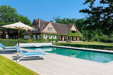 Gîte pour 16 personnes, avec jardin et terrasse à Cerdon