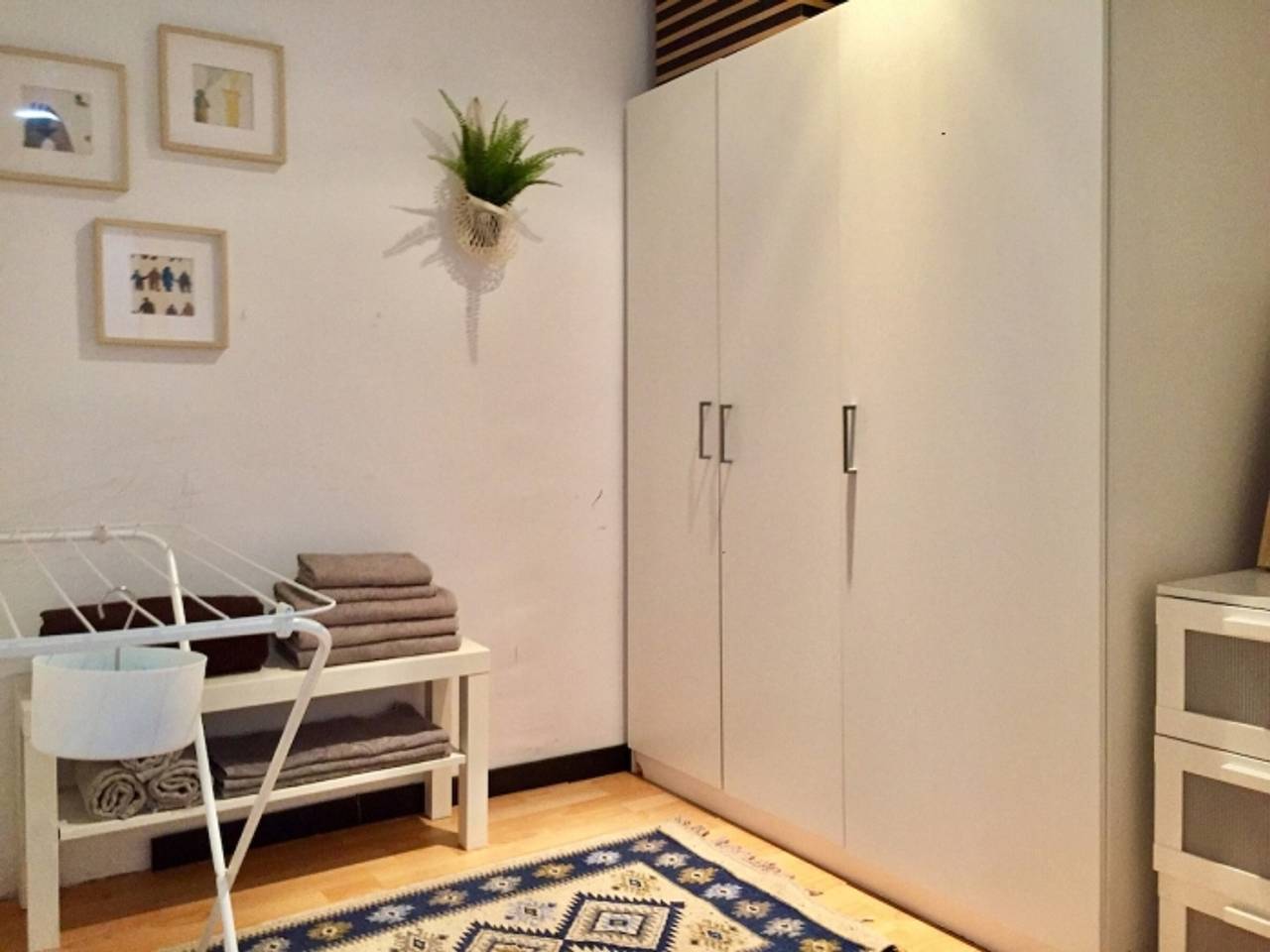 Entire apartment, Cozy Apartment with Balcony, Washer & Internet, Near Restaurants & River in Realejo-San Matías, Granada