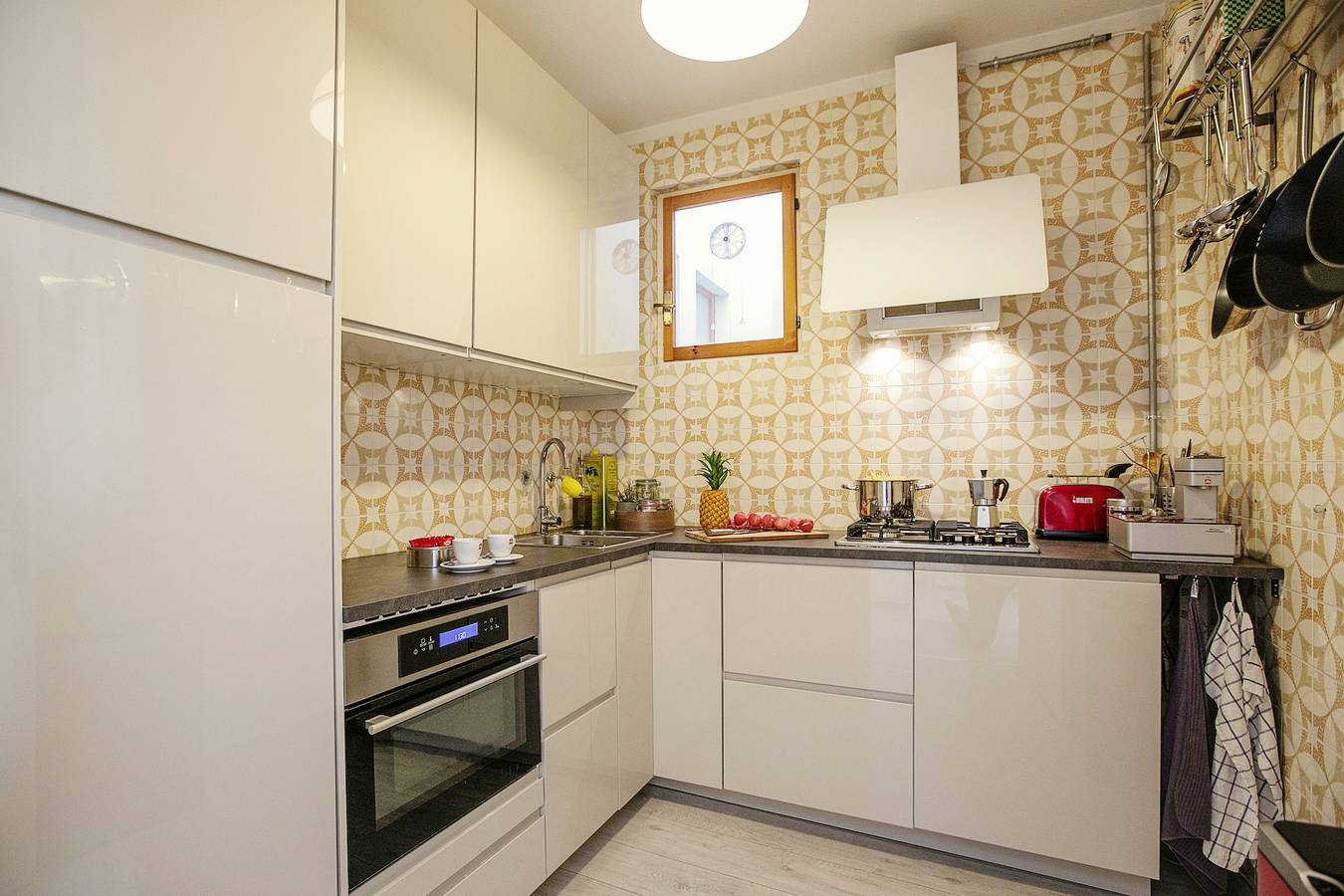 Ganze Wohnung, Spiaggia Azzurro -lakeside with terrace in Maderno, Toscolano-Maderno