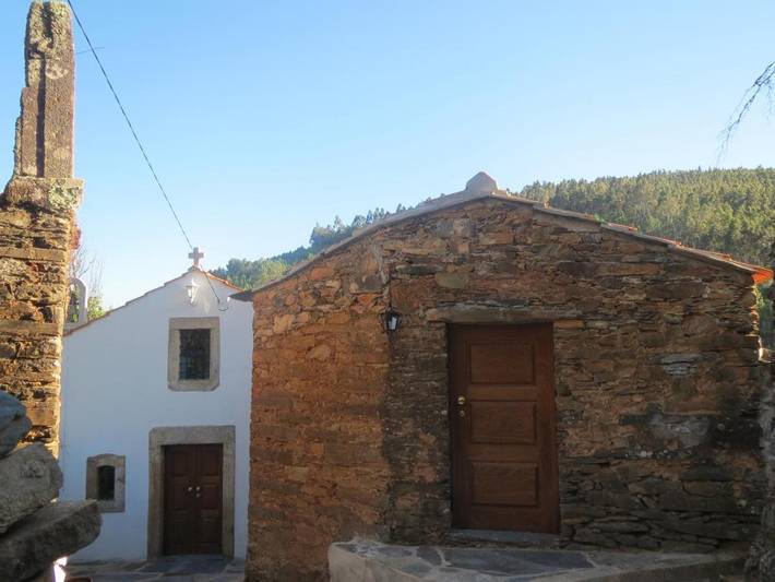 Gîte pour 3 personnes, avec terrasse dans Alvares
