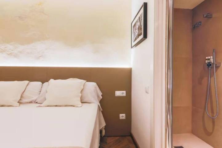 Entire apartment, Renovated 19th-Century Gem in City Centre in Barcelona Centre, Barcelona