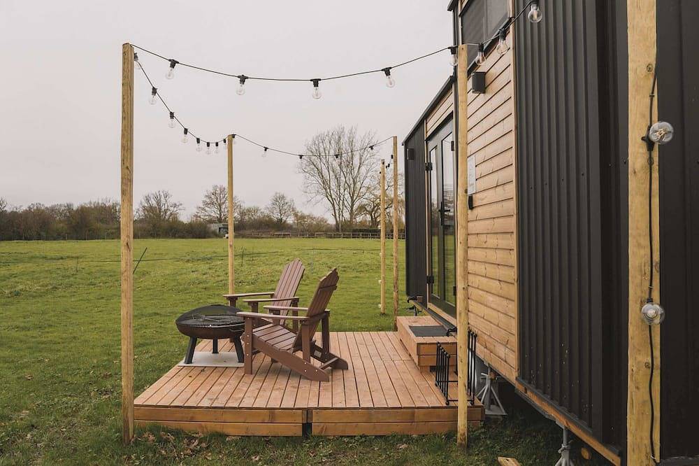 The Field View 2 by Tiny Away in Región de Ashford