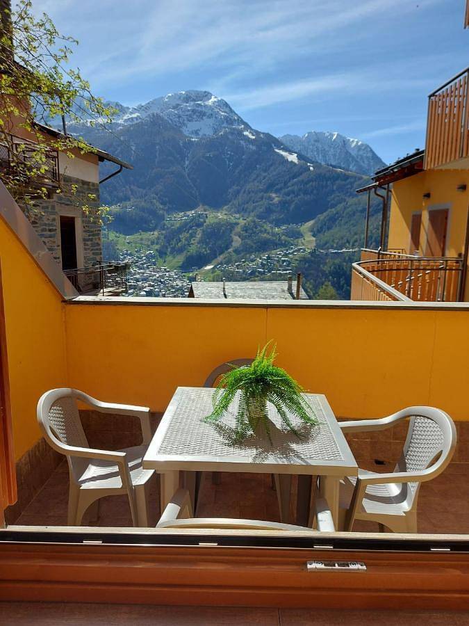 Appartamento per 4 persone, con Balcone e Terrazza nonché Panorama a Chiesa in Valmalenco