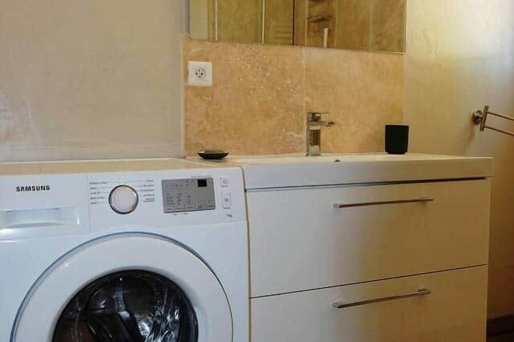 Ganze Wohnung, Komfortables 3-Sterne-Haus mit privatem beheiztem Pool in Cornillon, Nimes und Umgebung