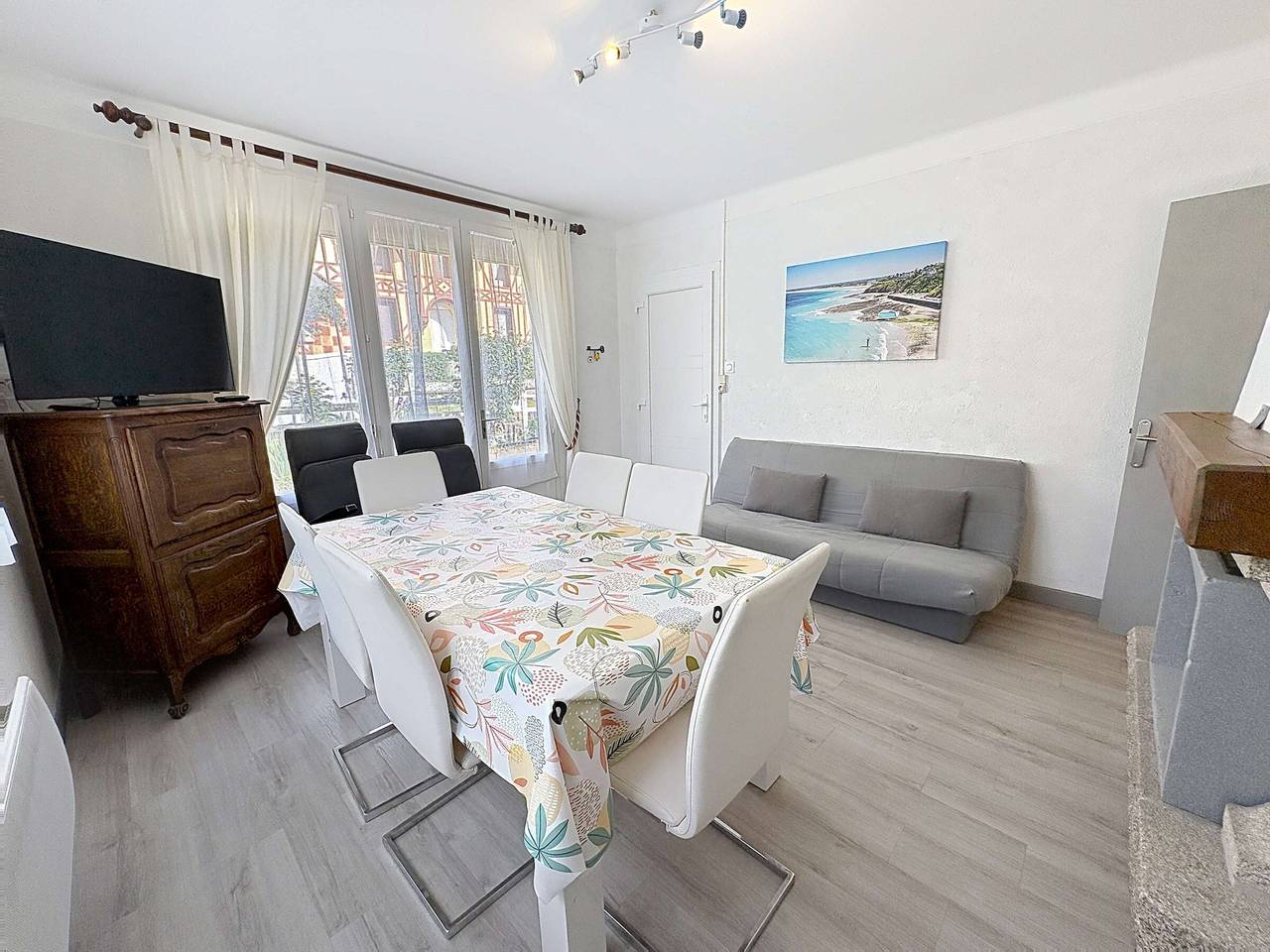 Casa de vacaciones cerca de la playa con jardín y terraza in Jullouville, Côte de la Déroute