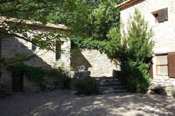 Gîte pour 8 personnes, avec jardin à Saint-Pantaléon
