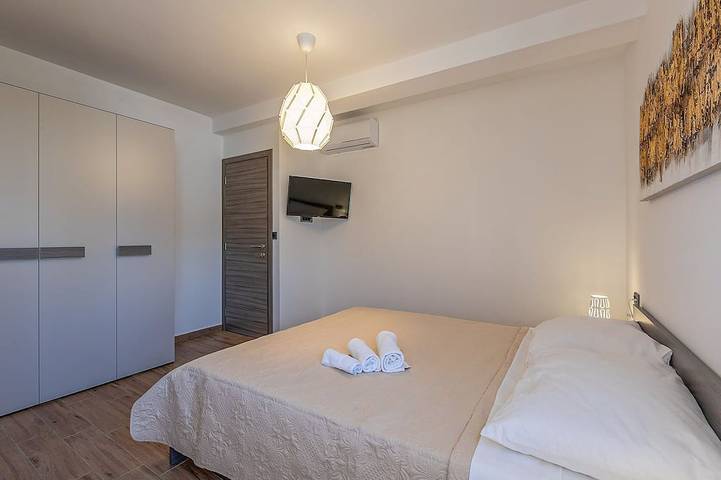 Moderne Villa mit beheiztem Privatpool in ruhiger Lage nahe Pula in Marčana, Südküste Istrien