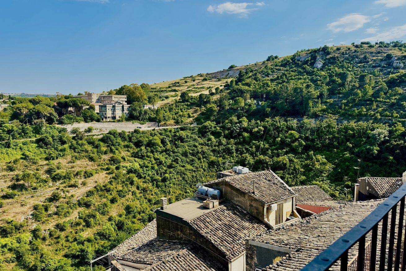 Entire apartment, Guesthost - Petra Pece Panoramic Apartment in Ragusa, Ragusa Province