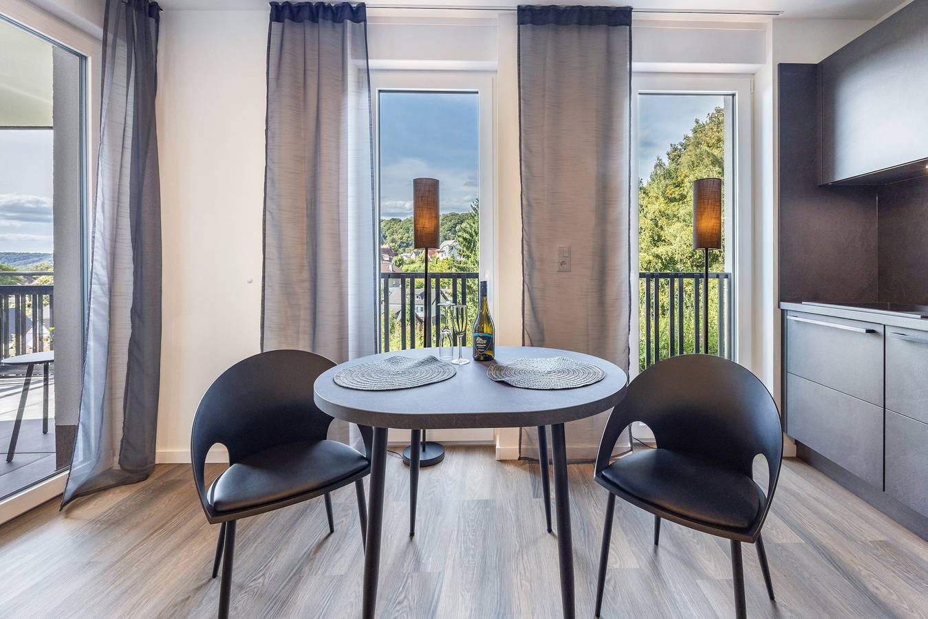 Ganze Wohnung, Ferienwohnung "Egge Resort 7d" mit Balkon, Whirpool und Sauna mit Viaduktblick in Altenbeken, Teutoburger Wald