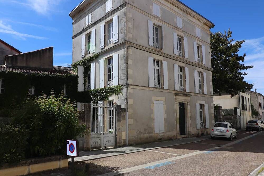 Chambre La 25 - salle d'eau privée in Montbron, Charente
